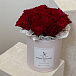 Красные розы в шляпной коробке