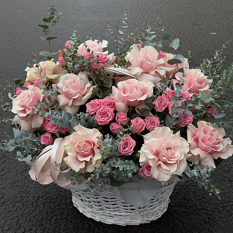 Роскошная композиция в корзине