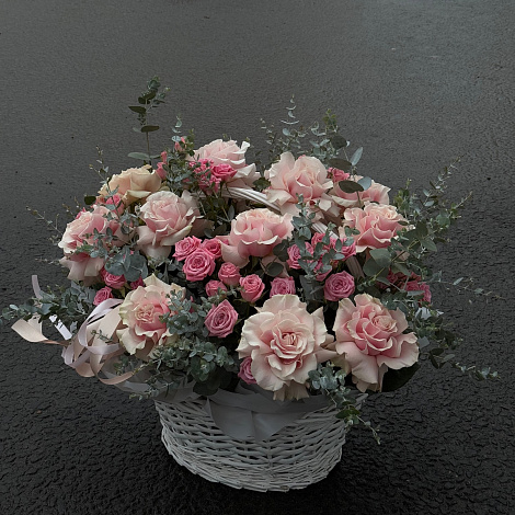 Роскошная композиция в корзине