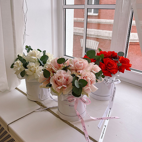 Композиция из белых французских роз