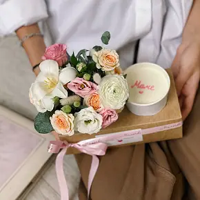 Композиция с десертом в стакане