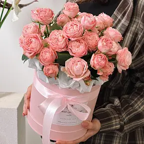 Композиция из пионовидных роз 