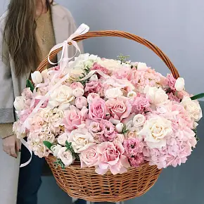 Большая цветочная композиция