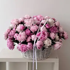 Композиция из 101 пиона