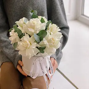 Композиция из белых французских роз