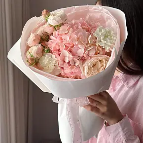 Букет с гортензией